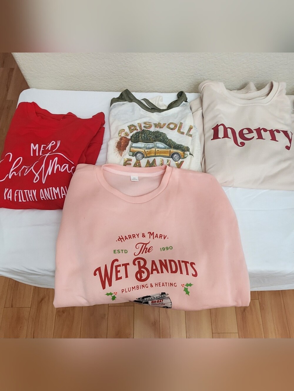 Size 2XL Holiday Graphic Long Sleeve & Sweatshirt Bundle (4-Pack)